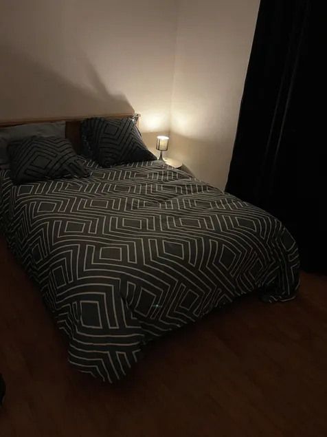 Furnished house with parking - Image 1