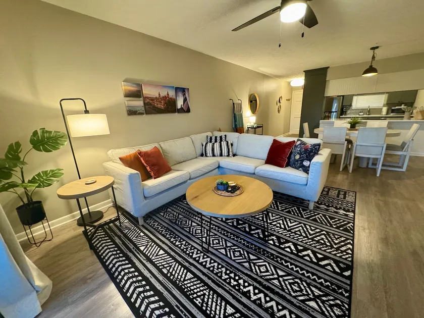Cozy condo near everything! - Image 1