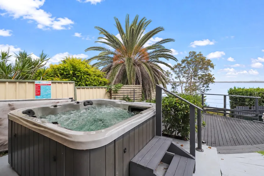 Lakeshore Retreat - Image 1