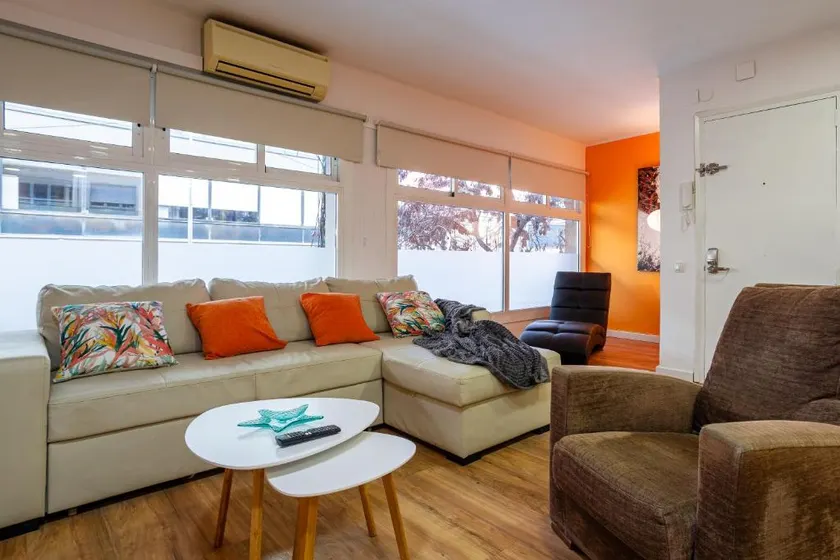 Orange loft, heart of Girona, parking available. - Image 1