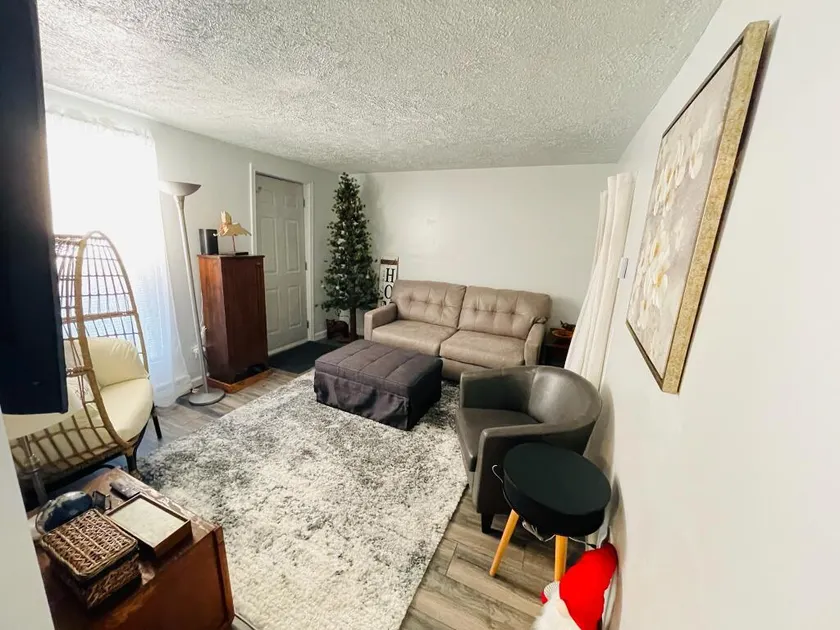 Spring Street Bungalow - Image 1