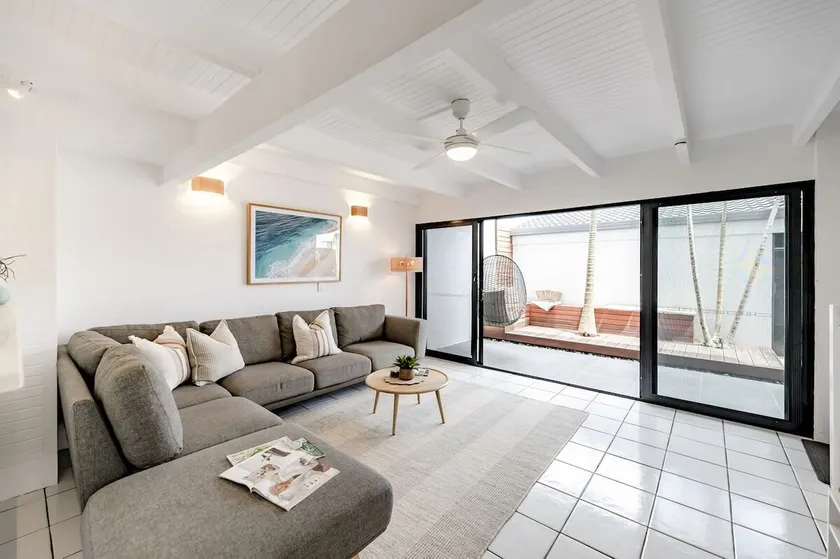 'Villa One' Walk to Noosa Beach & Hastings Street - Image 1