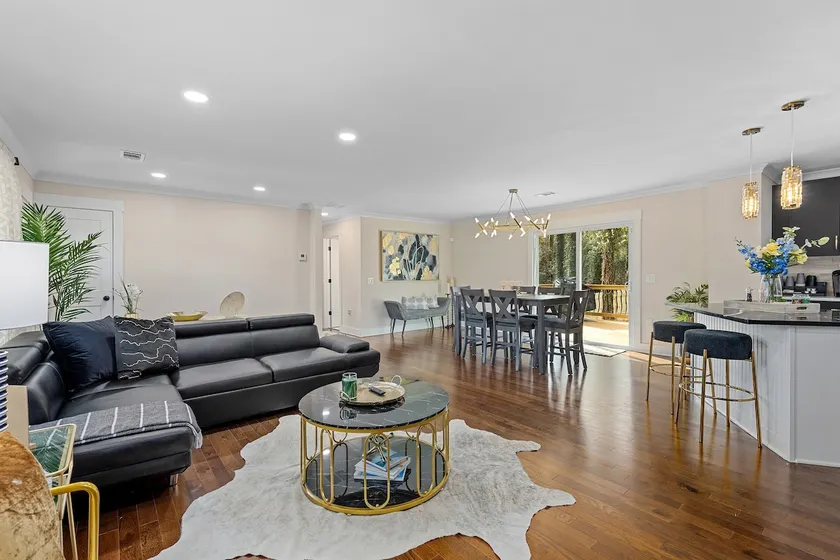 Entire home in Decatur-sleeps 10 - Image 1