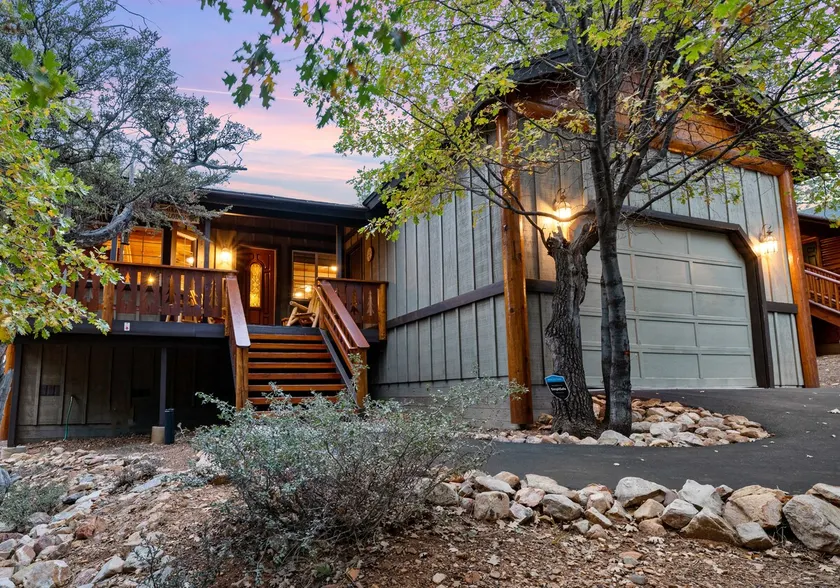 Immaculate Cabin • Hot Tub • EV • 2 Kings • Hiking - Image 1