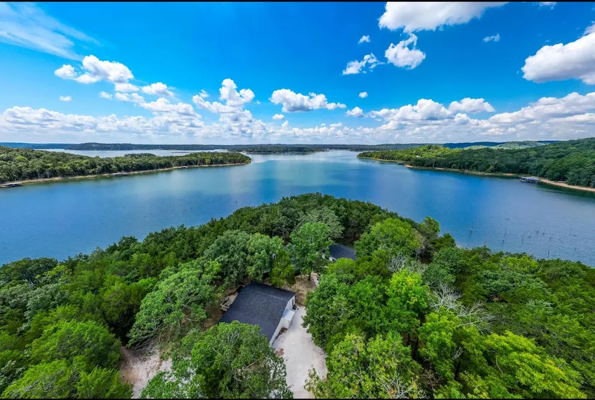 Gameroom, Lakefront, Gentle walk to water - Image 1