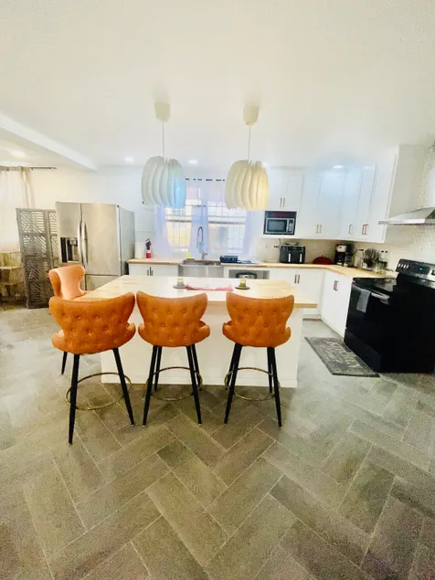 Very Spacious 1 bedroom 1.5 bath close to beach - Image 1