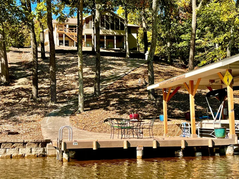 VIEWS, VIEWS, VIEWS! Great Winter Retreat Prices! - Image 1