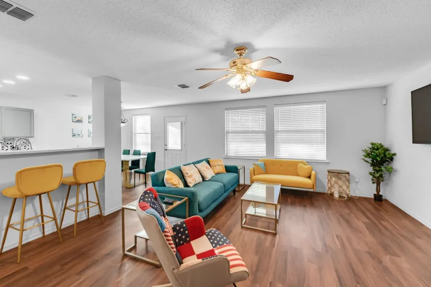 Large Groups Stay | 2King• 8 Beds • Sleeps 16 ppl° - Image 1