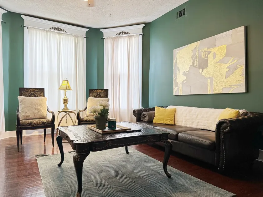 The Rose Inn D | KING 1BD/1BA Apt near Downtown - Image 1