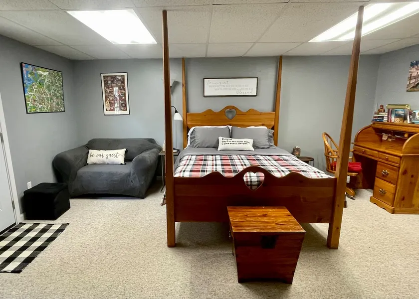 Suite Retreat in Woodstock - Image 1