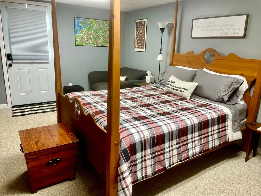 Suite Retreat in Woodstock - Image 1