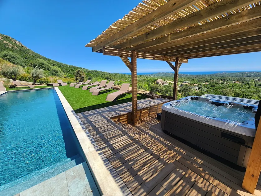 Villa with air conditioning, sea view, pool, jacuzzi, sauna, 5 bedrooms 5 bathrooms - Image 1