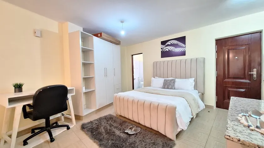 Spacious studio available to let - Image 1