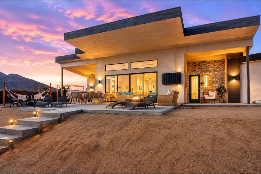 Luxury Home • Hot Tub • Fully Fenced Oasis - Image 1