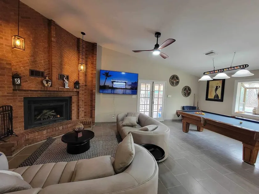 Glamorous 6 BR Getaway - Image 1