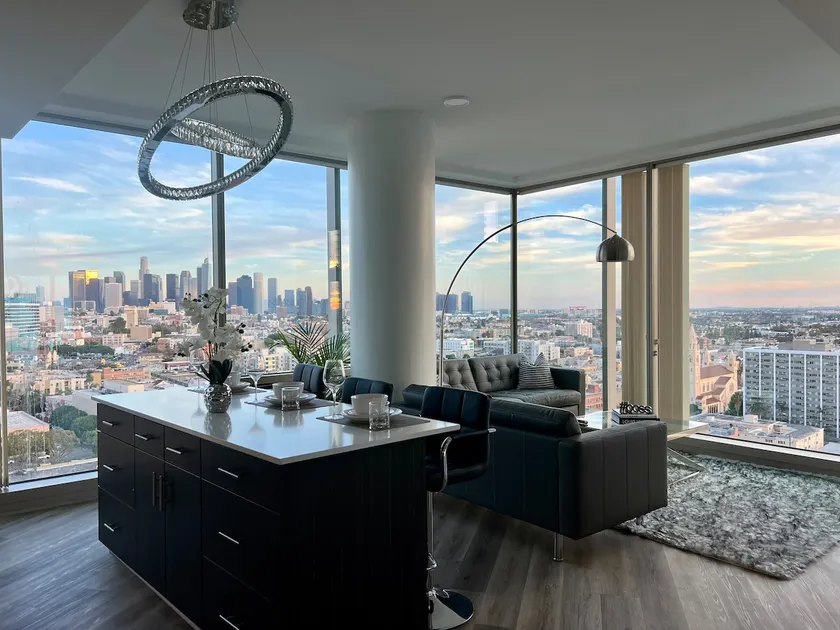 Penthouse LA 2bed/2bath [Sky Suite | Corner Unit] - Image 1