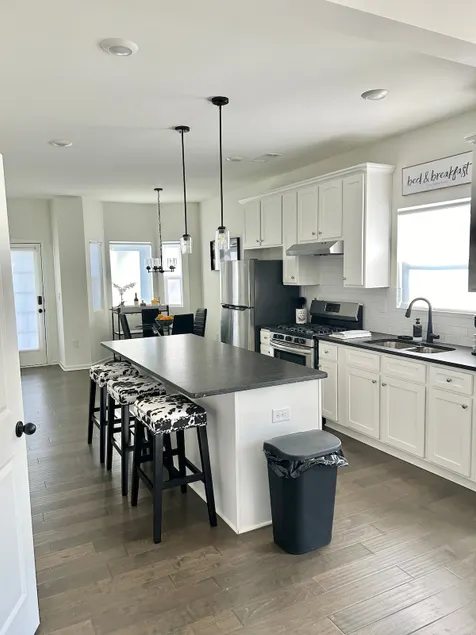 Big Blue spacious home close to the city - Image 1