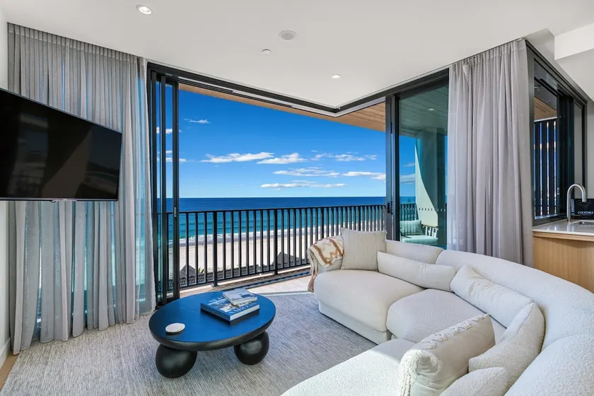 Three Bedroom Beachfront Apartment - Image 1