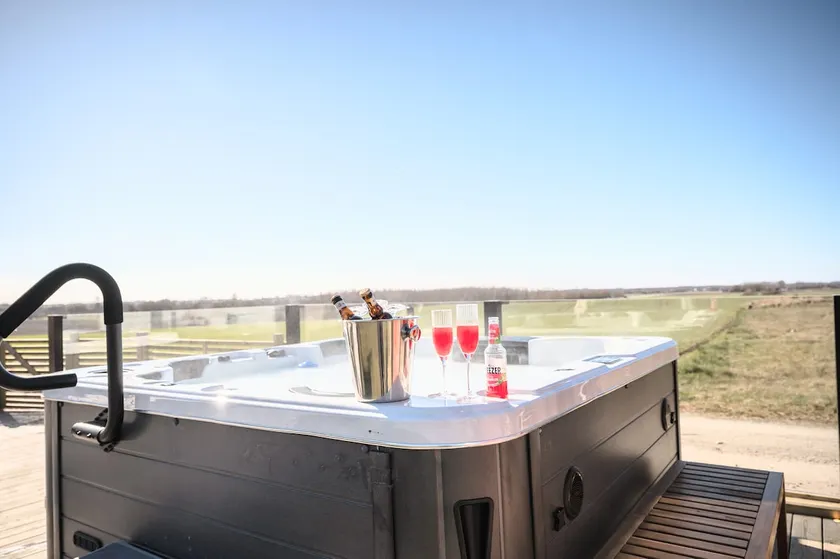 Family-friendly • Hot tub | garden | Near Lund | - Image 1