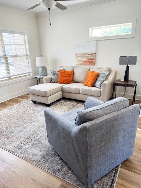 Private 2 Bedroom Townhome, Sleeps 4 - Image 1