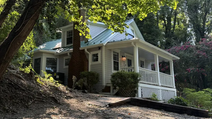 Hillside Hideaway in Lowertown Harpers Ferry - Image 1