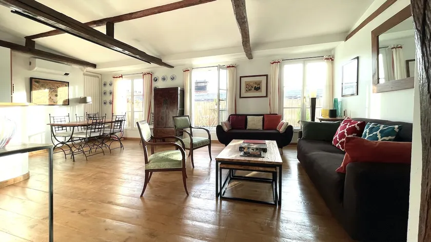 Prince's Suite, 70 sqm AC lift parking Metro RERB - Image 1