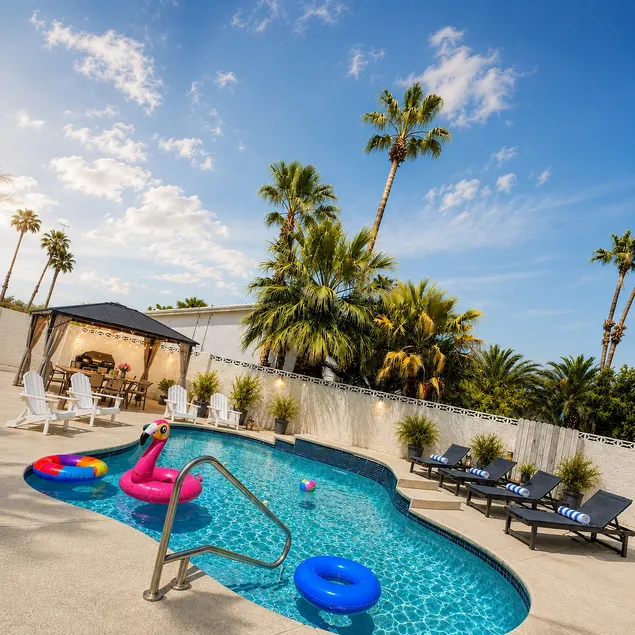 Family Retreat Private Pool Close to Strip/Airport - Image 1