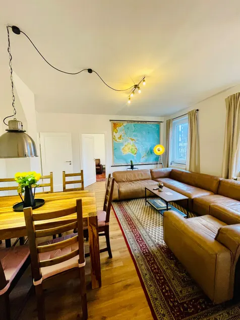 Central apartment with large terrace - Image 1