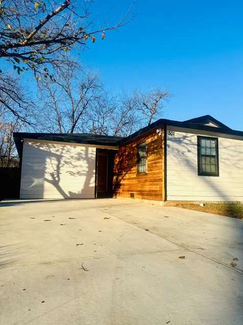 4 BR/2 BA walking distance to AT&T, Ranger Stadium - Image 1