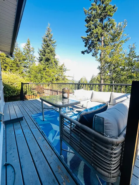Beautiful Home in Shawnigan Lake - Pet Friendly! - Image 1