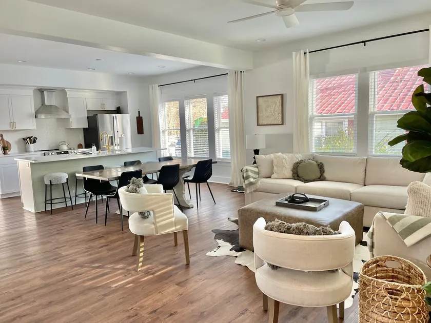 Phenomenal in Fuquay-Sleeps 11- Large Groups/Pets - Image 1