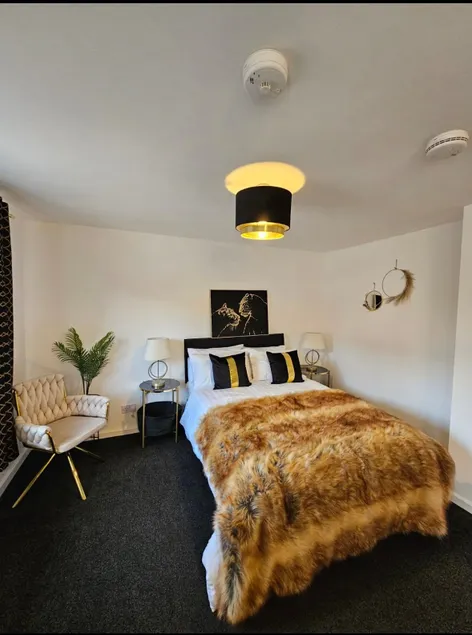 Deluxe Town Centre Studio Stevenage - Image 1