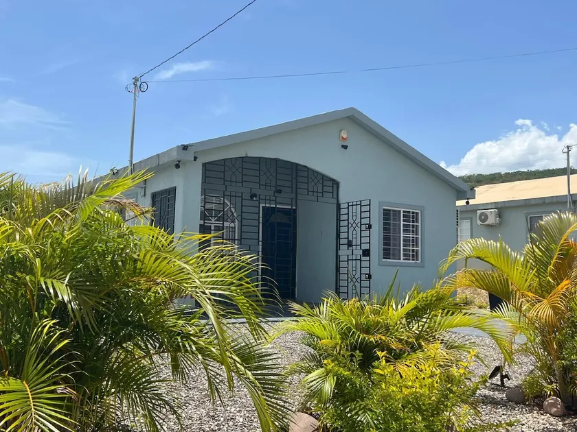 Blue Ocean Villa with beach pass - Image 1