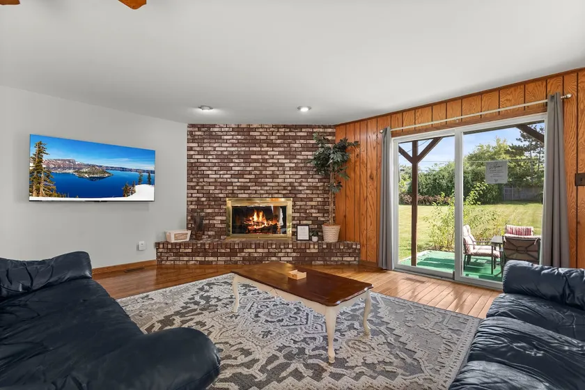 Spacious & Quaint Home | Game Room | LOTS of Beds! - Image 1