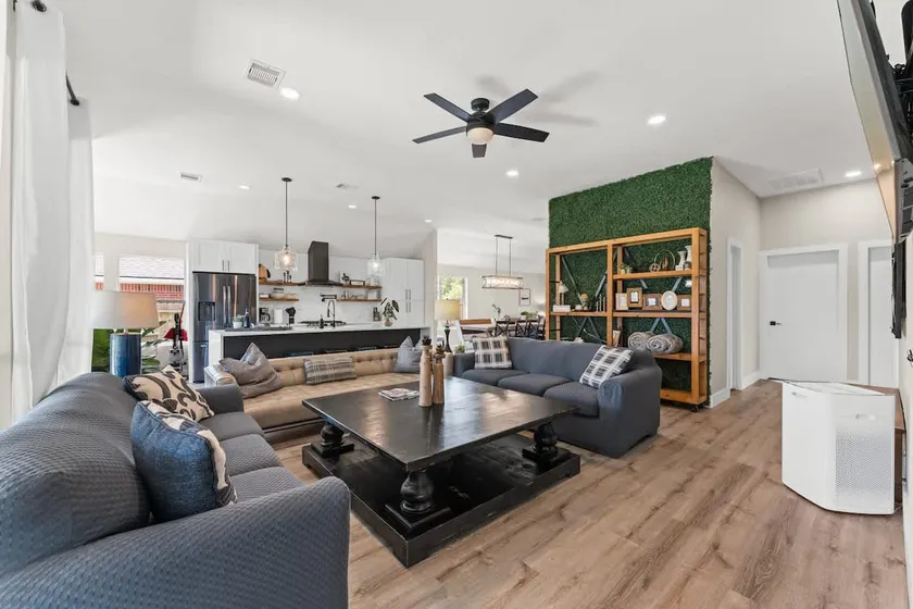 Stylish Home with Hot Tub & Gaming Garage - Image 1