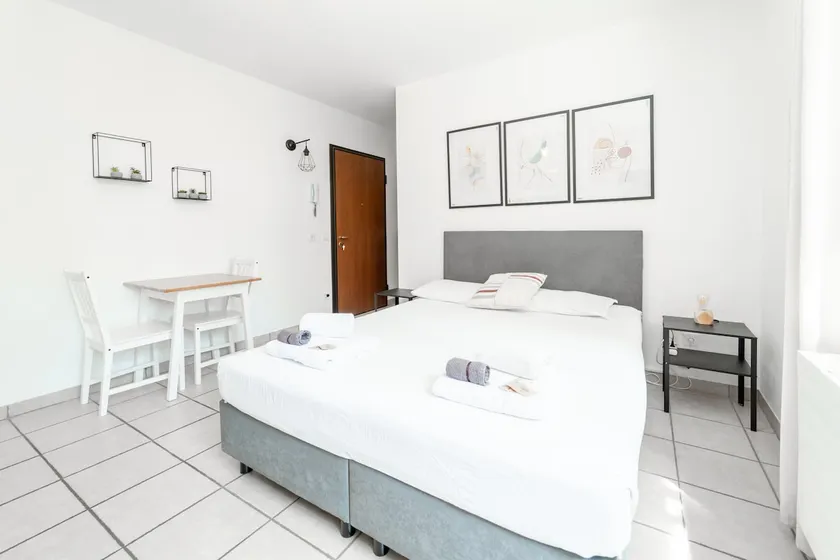 Centrally located studio apartment with private parking, Lugano - Image 1