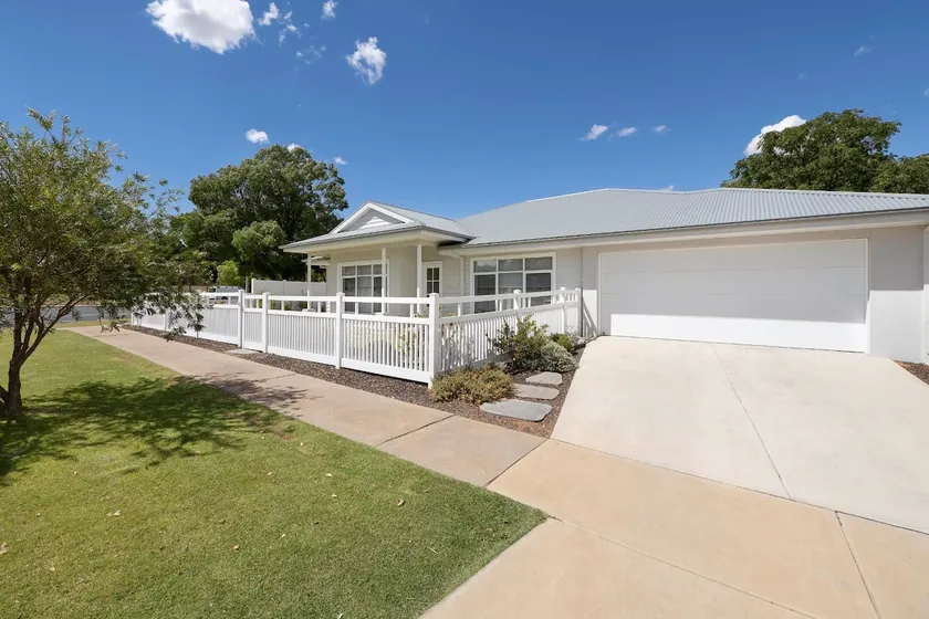 Percy’s Place - Spacious, Modern & Homely - Image 1