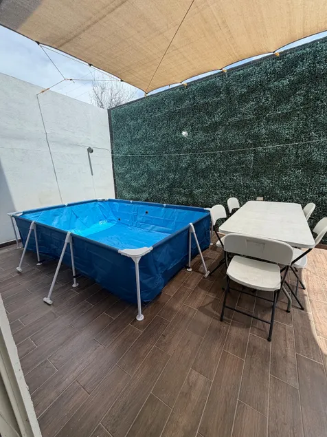 Comfortable, large, luxurious and with a large pool - Image 1