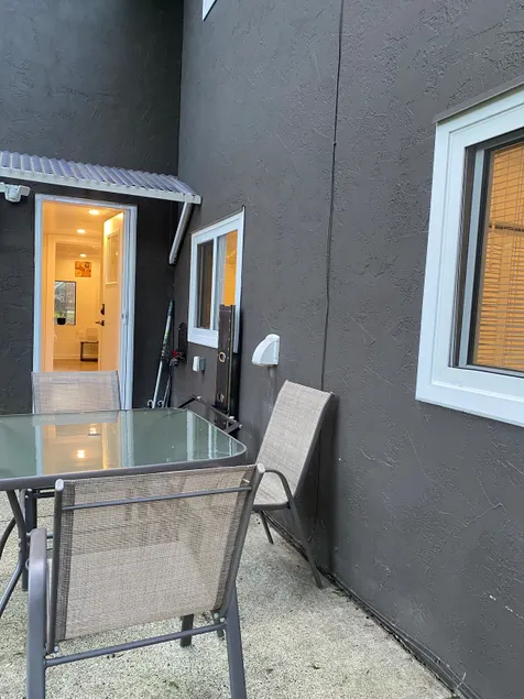 Beautiful Spacious and Private suite - Image 1