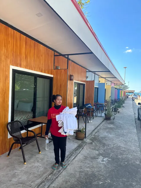 Lonely beach complex titanic hotel in beach shopping street markets ในศูนการค้าติดทะเล - Image 1