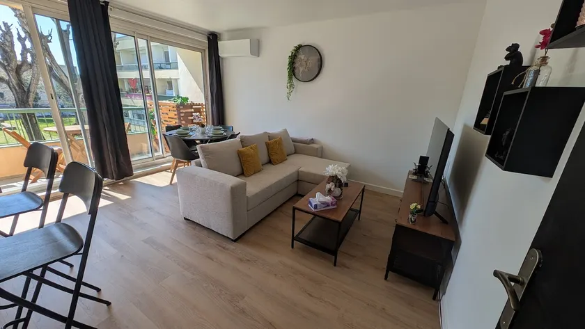 Air-conditioned 2-bedroom apartment with Arrive Autonomously! - Image 1