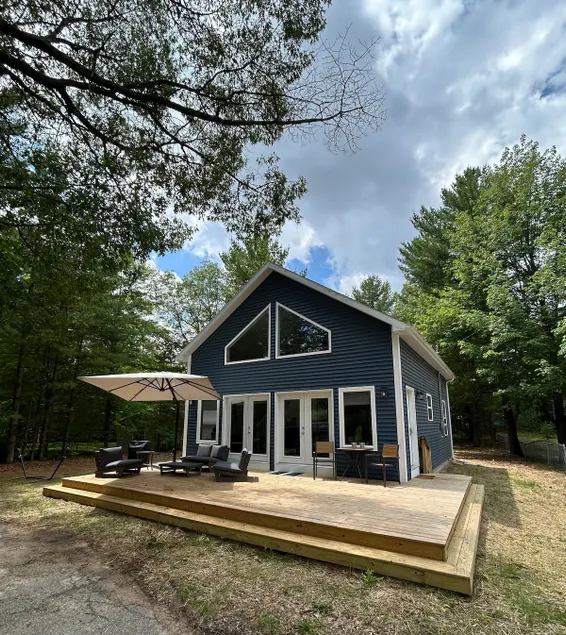 The Blue Elk - Lake Huron Views & Beach Access - Image 1