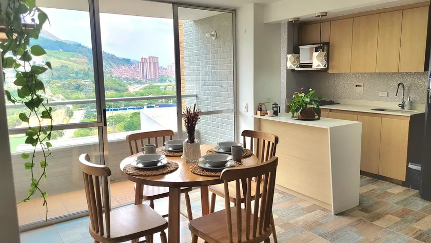 Apt 5 min from the subway, pool and parking! - Image 1