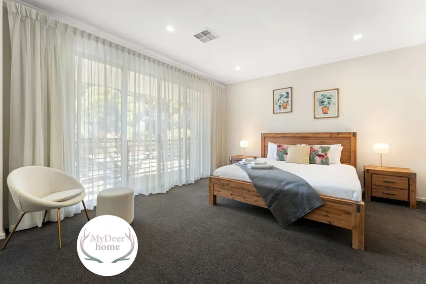 4BR Holiday Home - Kurralta Park btw City and Sea - Image 1