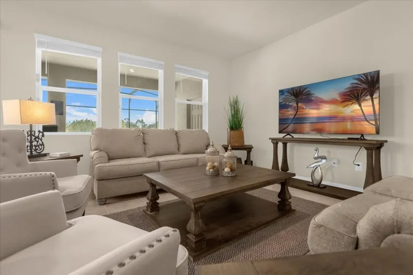 6 Bedrooms/ 4.5 Bathrooms/ Solterra (7639 OL) - Image 1
