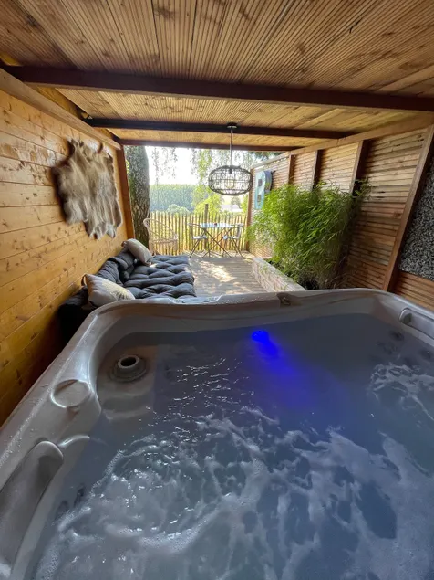 Belgian hut - jacuzzi and cinema - Image 1