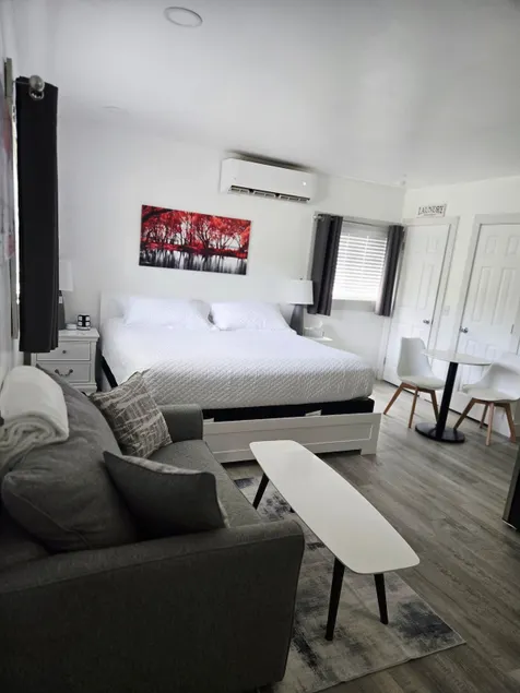 kline's Luxury Suite - Image 1
