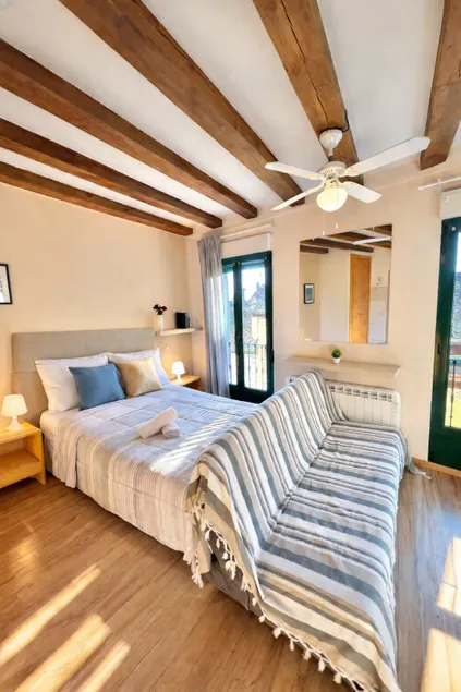 PL Mayor, Apartment with a double bed and a sofa bed 1 - Image 1
