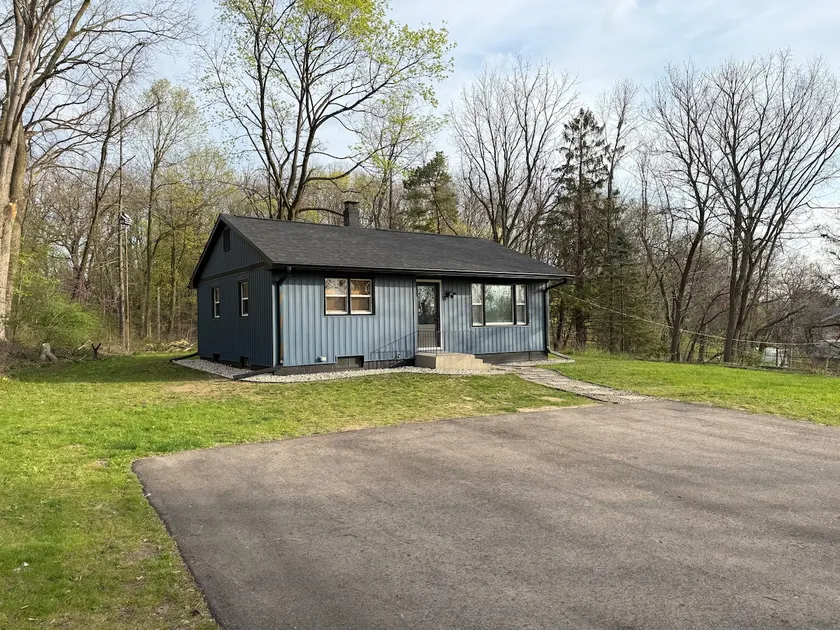 Kalamazoo Hilltop Hideaway + Fully Fenced Yard - Image 1