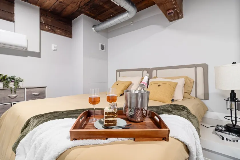 Stylish 2BR Near Brown, Dining, Nurses, Hospital - Image 1